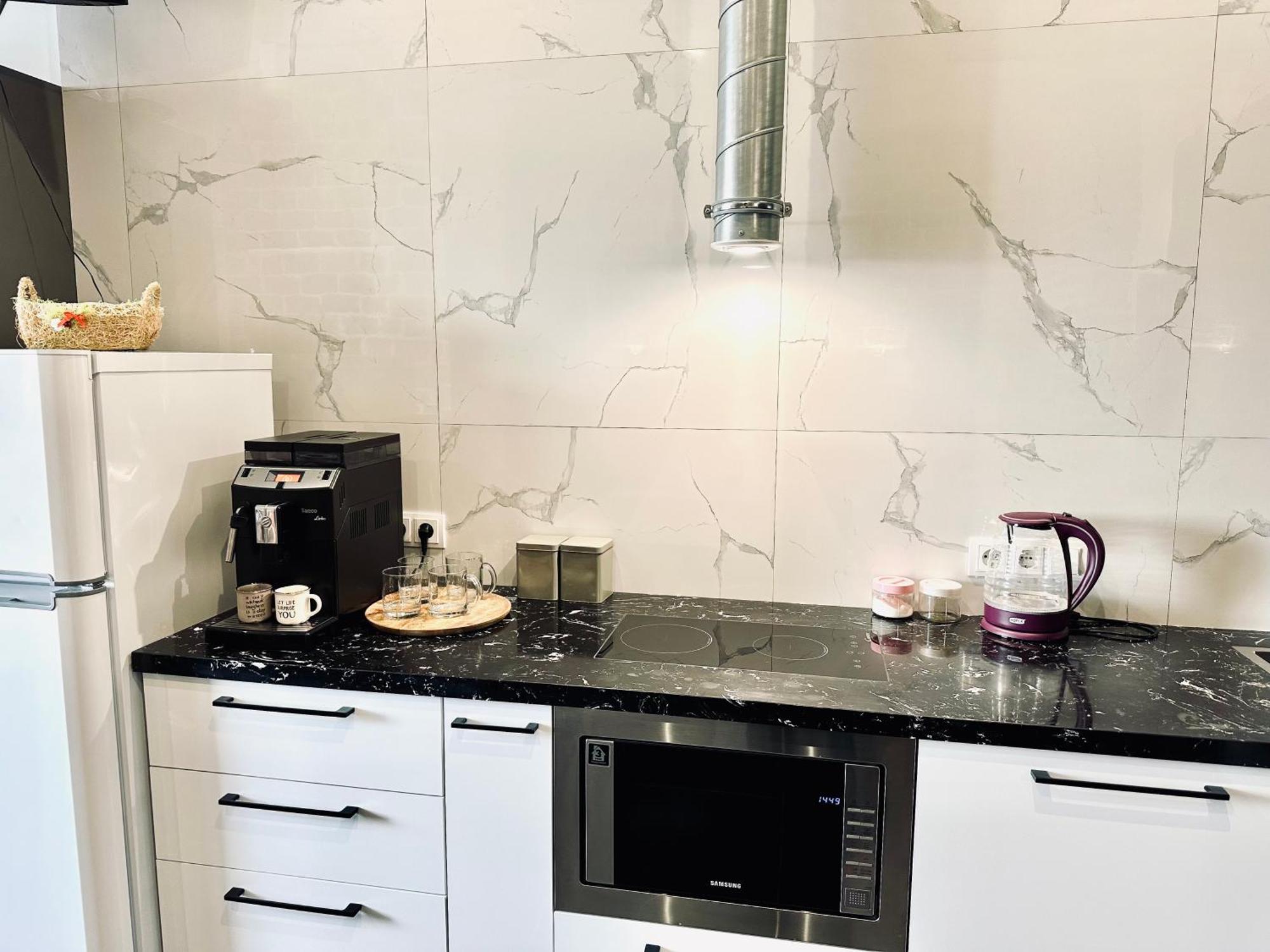 Modern Apartments With A Coffee Machine In The City Center, A View Of The City Rivne Exterior foto